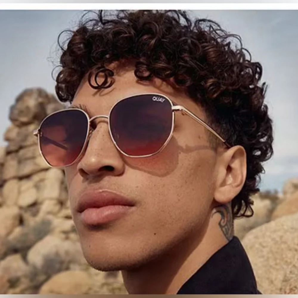 - Quay Australia Unisex Big Time Round Sunglasses